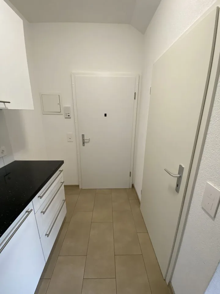 Renovierte 2.5-Zimmer-Wohnung im 3. OG in Brügg BE verfügbar – Foto 7 von 11