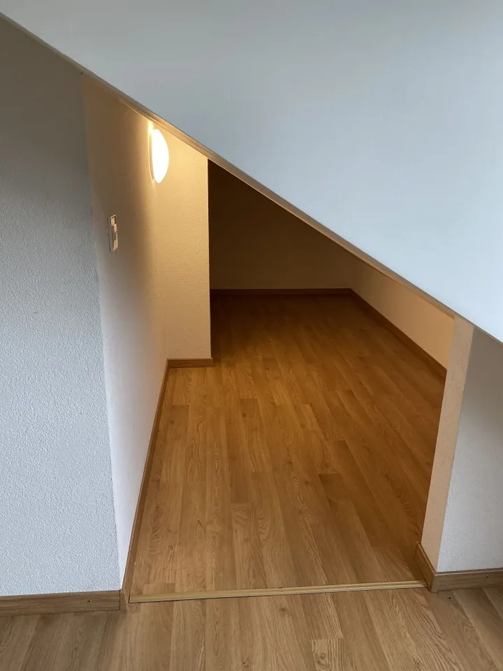 Renovierte 2.5-Zimmer-Wohnung im 3. OG in Brügg BE verfügbar – Foto 8 von 11