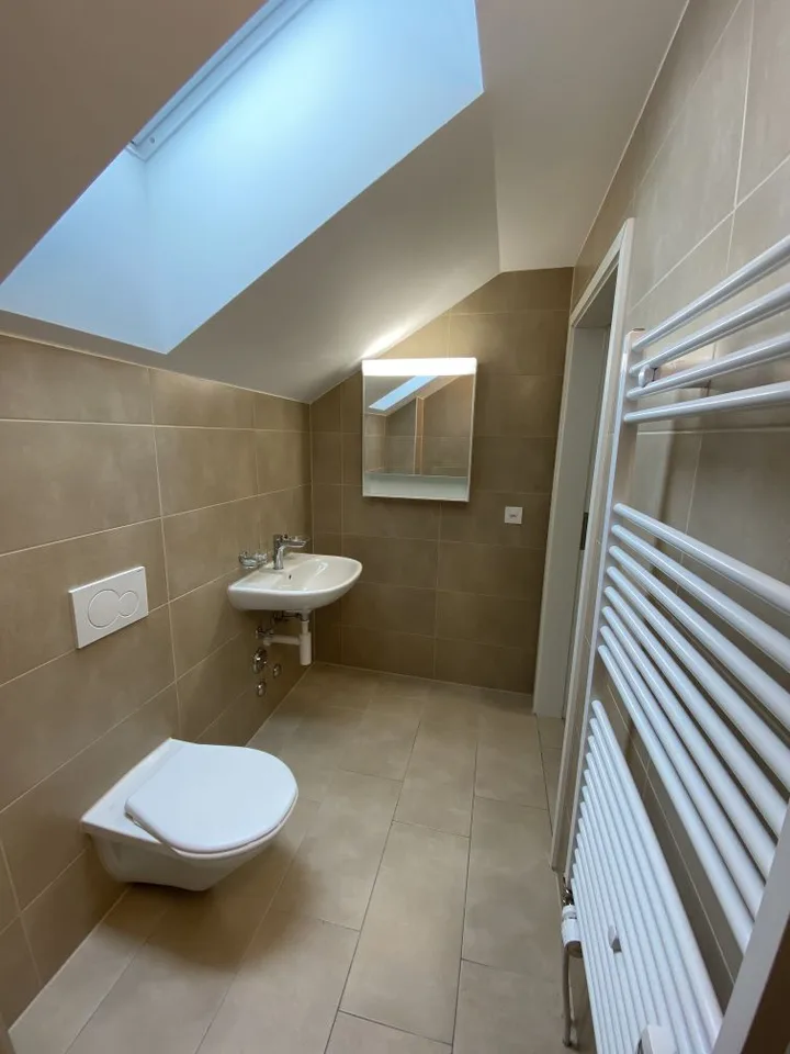 Renovierte 2.5-Zimmer-Wohnung im 3. OG in Brügg BE verfügbar – Foto 10 von 11