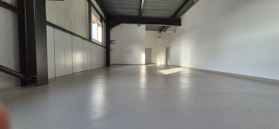 Local de stockage 104 m² - 1er étage