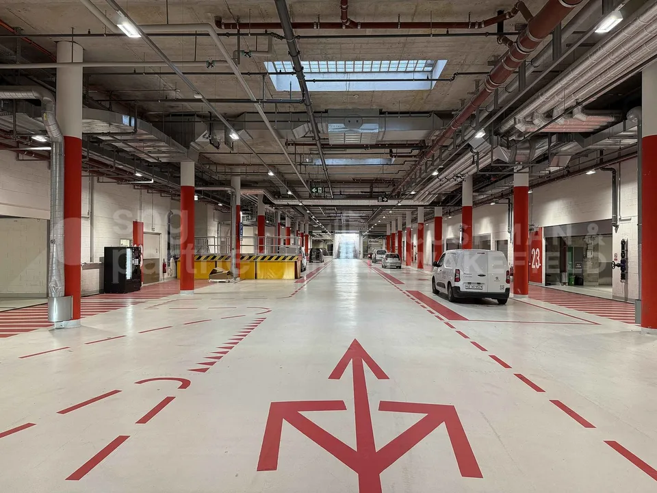 Belle superfici industriali e artigianali di 498 m² e 812 m² situate al pianterreno