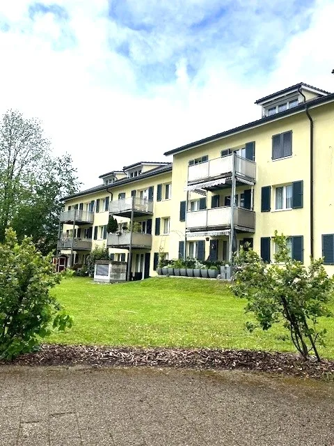 Nebenraum / kleines Dachzimmer zu vermieten – ideal als Lagerraum