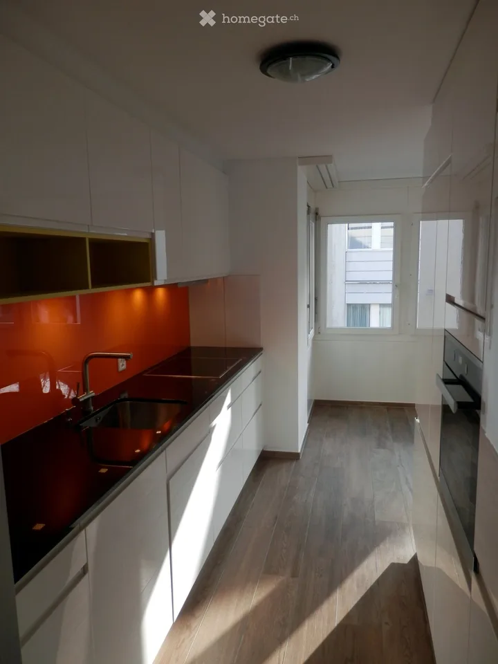 Frisch renovierte 4.5-Zi-Whg mit Balkon, Cheminée und Garage