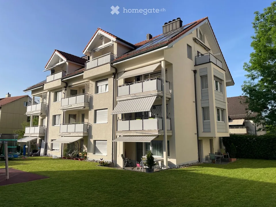 Frisch renovierte 4.5-Zi-Whg mit Balkon, Cheminée und Garage