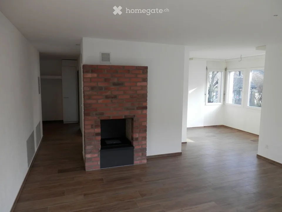 Frisch renovierte 4.5-Zi-Whg mit Balkon, Cheminée und Garage