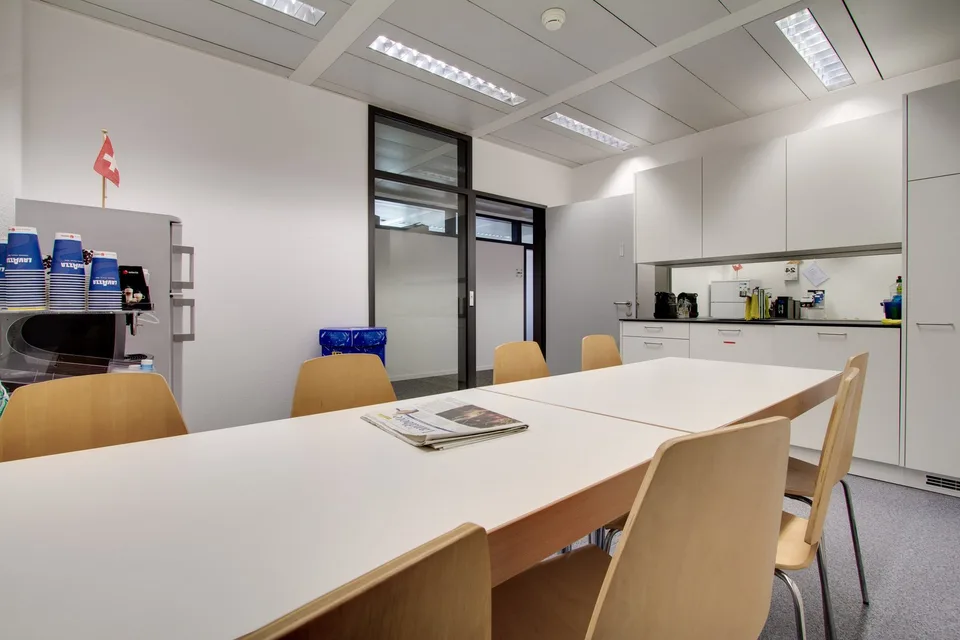 Helles Büro für Kleinunternehmer oder Start-ups - sofort verfügbar
