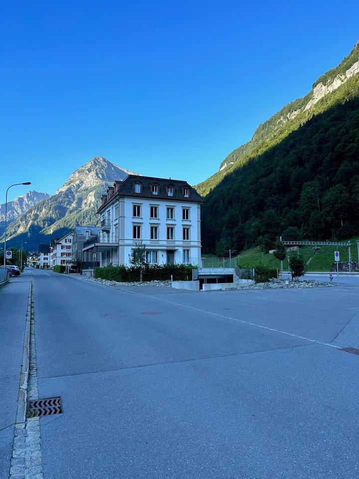Modernes Wohnen inmitten der Glarner Bergwelt