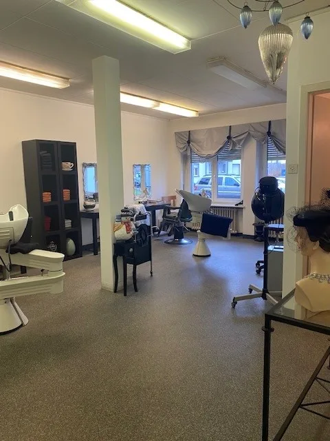 Parrucchiere/Studio/Ufficio/Laboratorio/Negozio in affitto