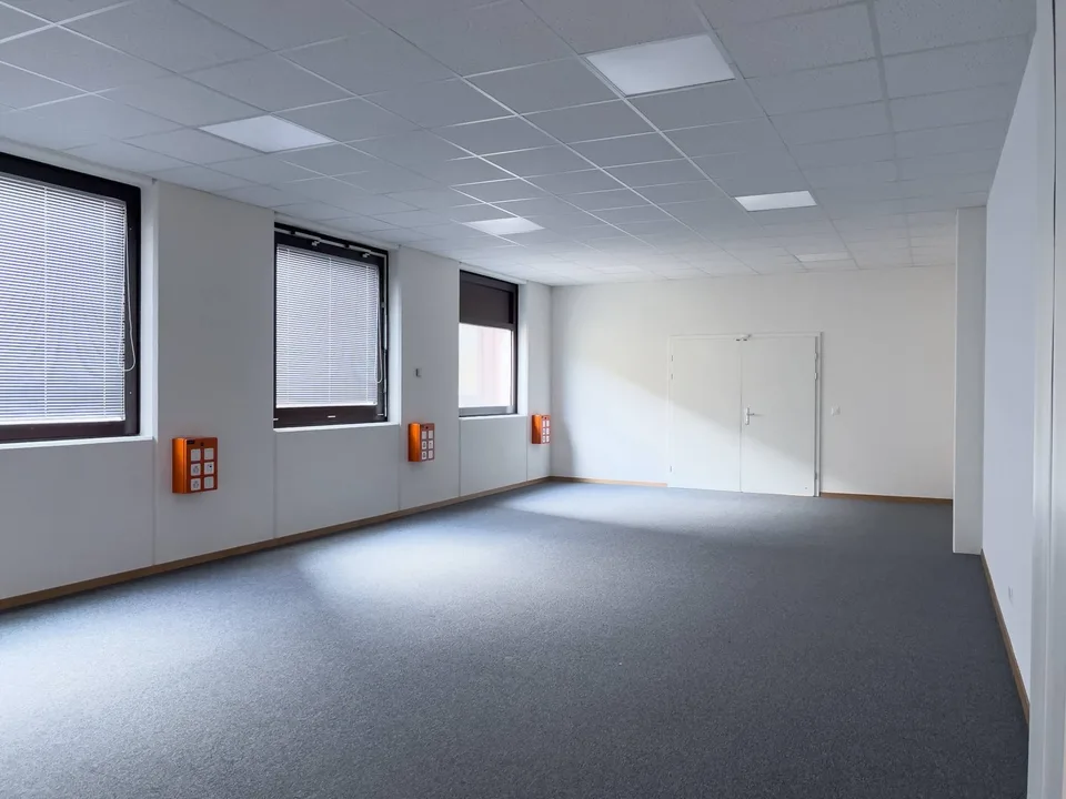Büros, Verwaltungsräume von 400m2 zur Miete in Satigny