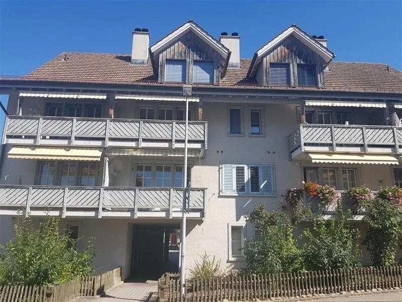 Spazio commerciale nel centro del villaggio di Bonstetten