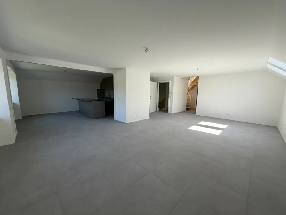 Sonvilier, prächtige 5.5-Zimmer-Wohnung im 4. Stock - NEU