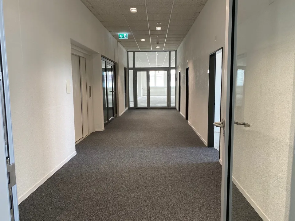 Büroräumlichkeiten im 2. + 3. OG im Industrie- und Gewerbepark Schwerzi zu vermieten