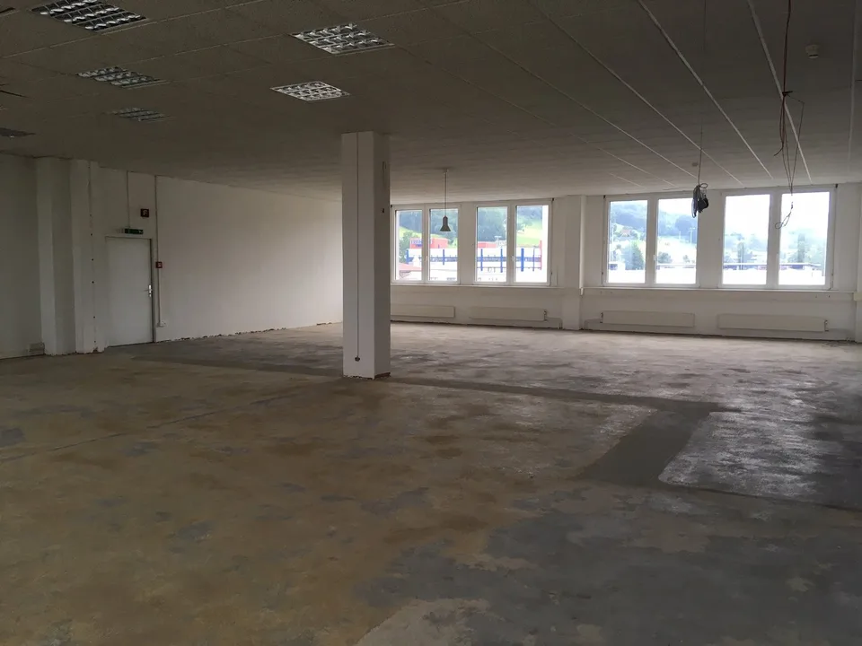 Büroräumlichkeiten im 2. + 3. OG im Industrie- und Gewerbepark Schwerzi zu vermieten – Foto 10 von 14