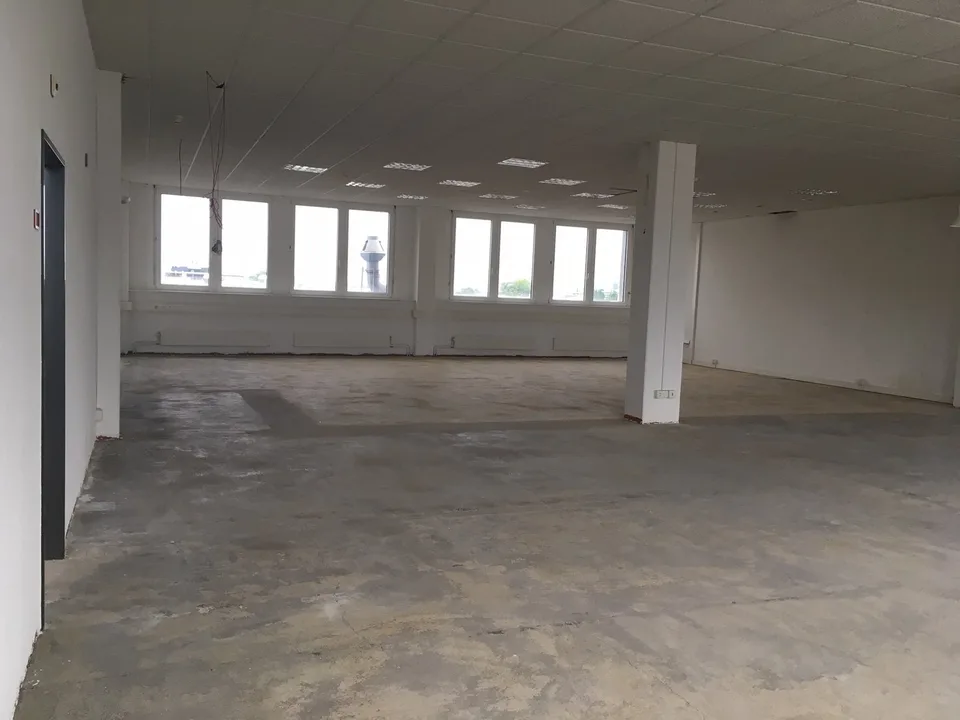 Büroräumlichkeiten im 2. + 3. OG im Industrie- und Gewerbepark Schwerzi zu vermieten – Foto 8 von 14