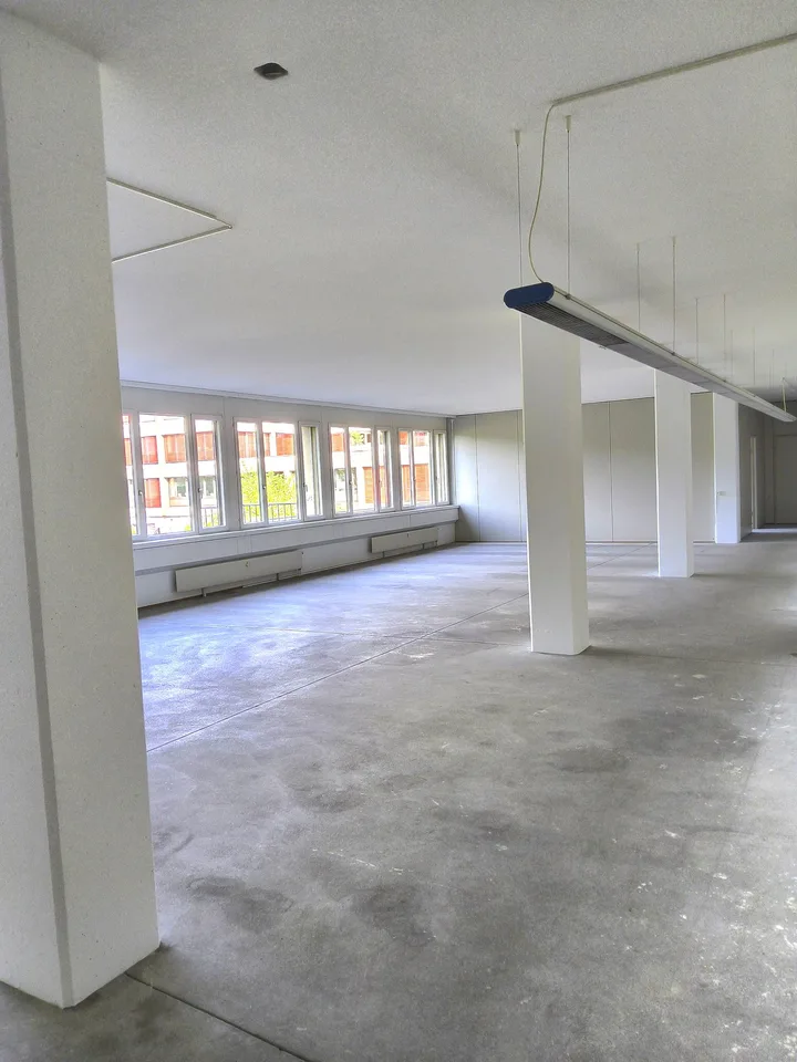 Gewerbefläche mit Rampe an idealer Lage in Bösingen zu vermieten