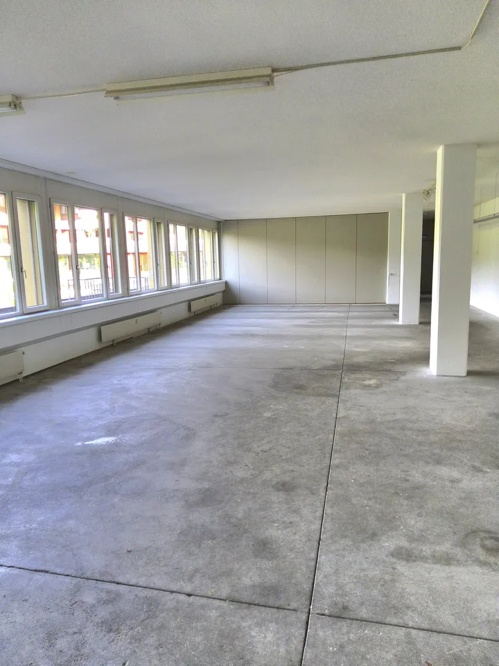 Gewerbefläche mit Rampe an idealer Lage in Bösingen zu vermieten