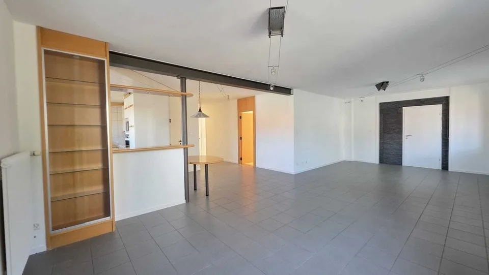 PRÄCHTIGES 5-ZIMMER-APARTMENT IM ERDGESCHOSS MIT PRIVATER TERRASSE
