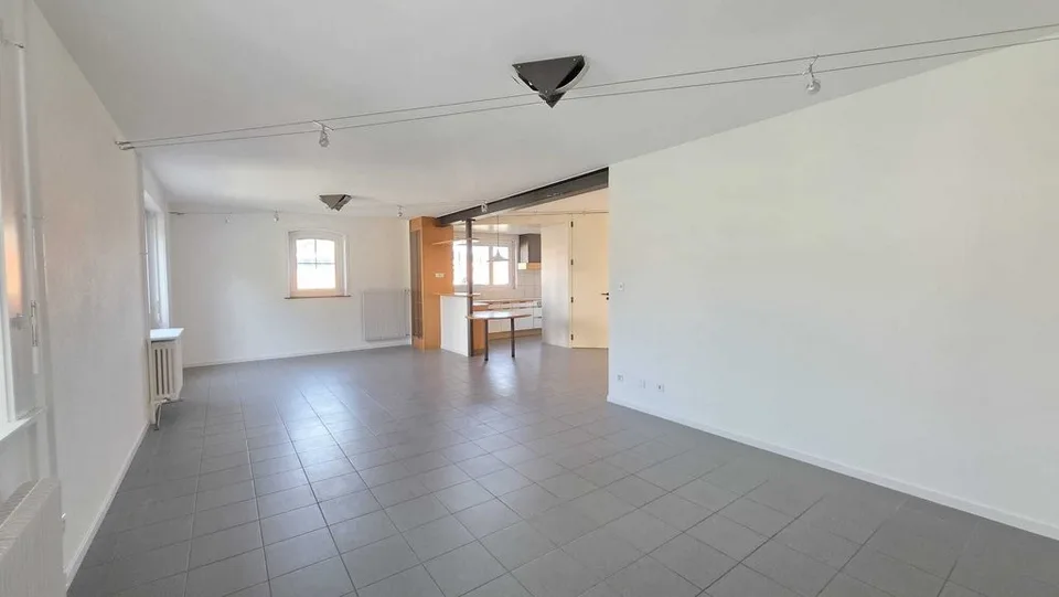 PRÄCHTIGES 5-ZIMMER-APARTMENT IM ERDGESCHOSS MIT PRIVATER TERRASSE