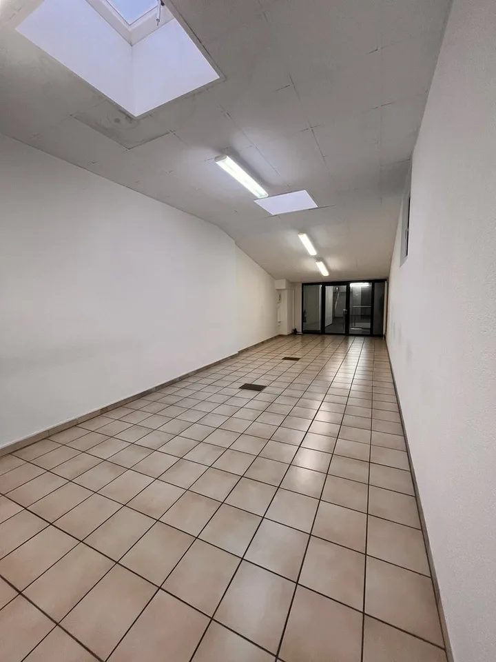 Uso polivalente: spazi commerciali/uffici in posizione centrale