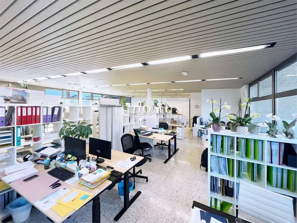 Open space con vetrine zona passaggio