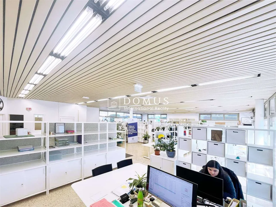 Open space con vetrine zona passaggio