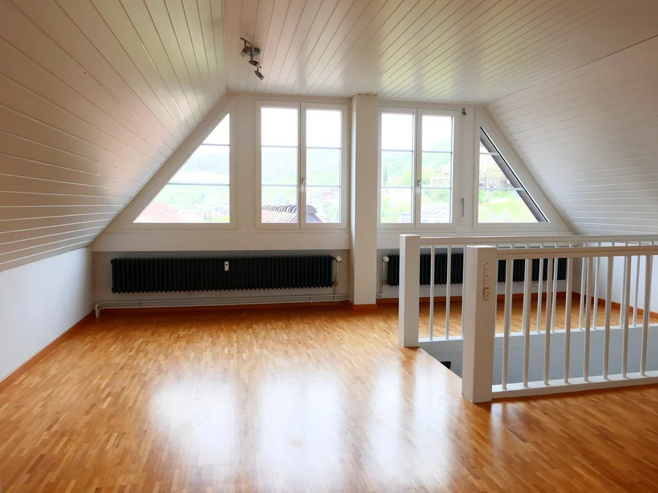 Originelles Büro/Atelier mit herrlichem Ausblick in attraktivem 2-Familienhaus im Dorfzentrum ...