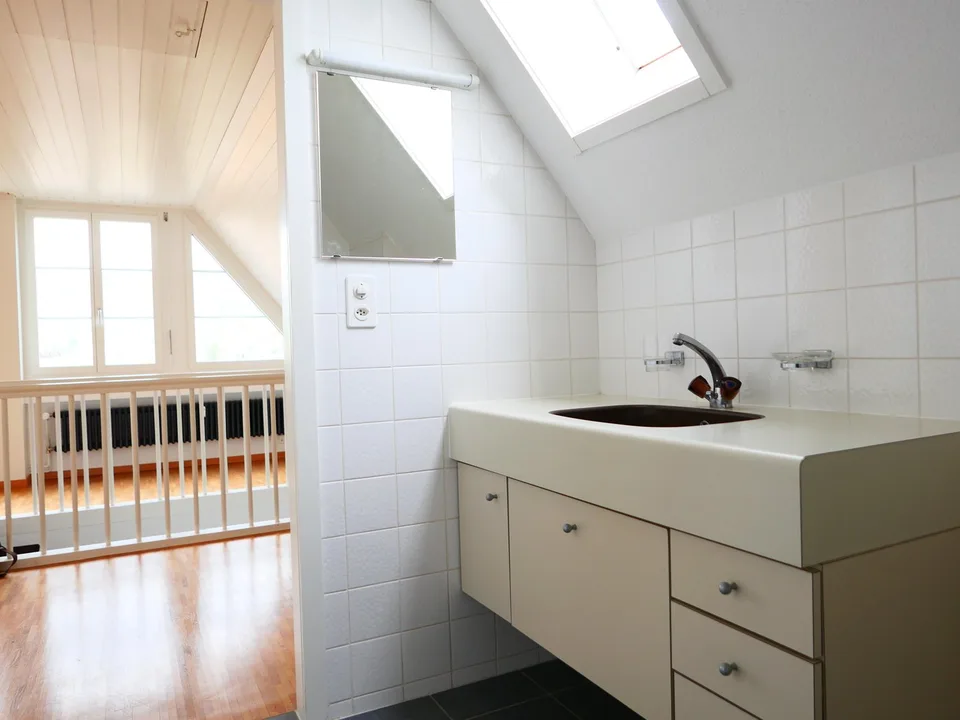 Ufficio/studio originale con una vista meravigliosa in una casa di 2 famiglie attraente nel centro del villaggio ...