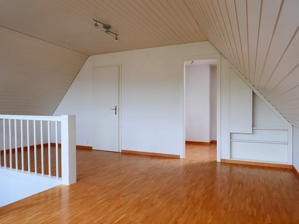 Ufficio/studio originale con una vista meravigliosa in una casa di 2 famiglie attraente nel centro del villaggio ...