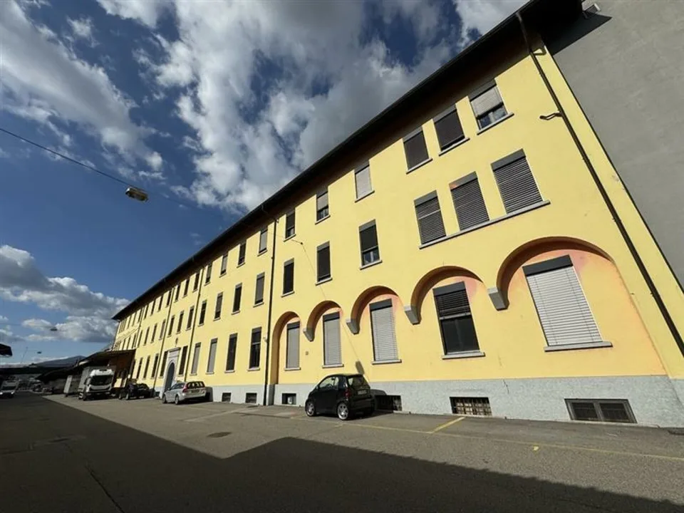 Superfici amministrative in locazione da 300 a 1200m2 presso Chiasso Piccola Velocità