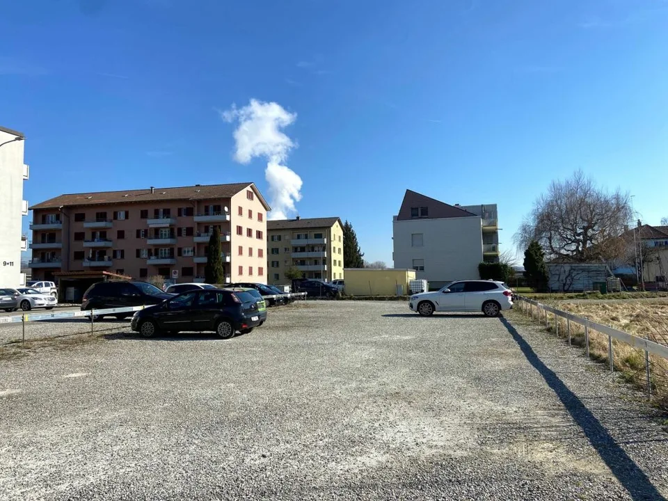 Parcheggi esterni in affitto.