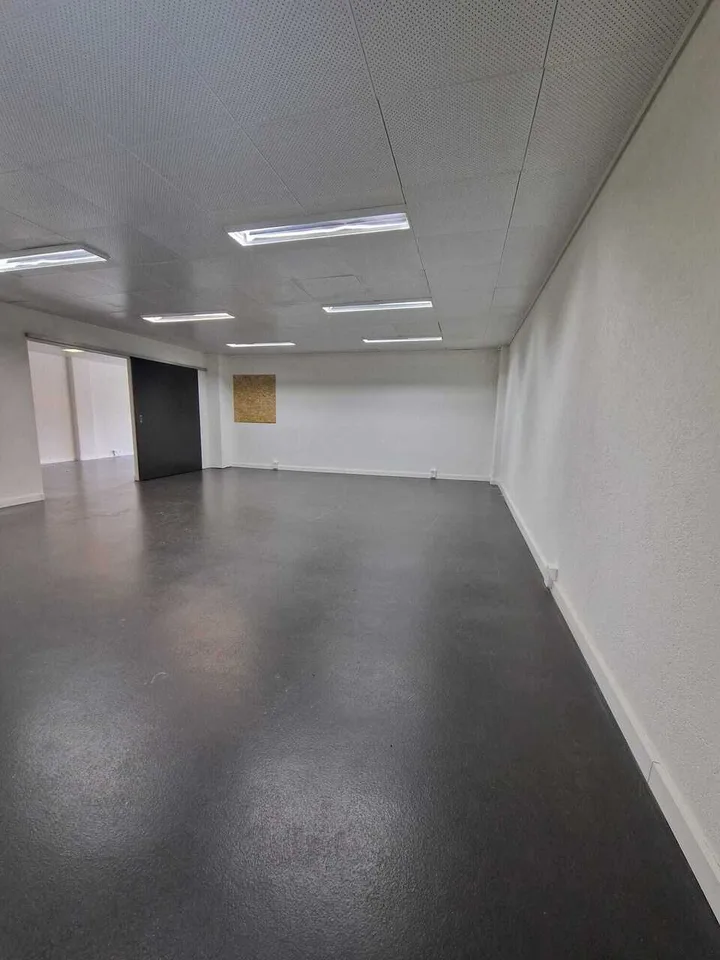 Locale commerciale, superficie ufficio - 124m2 - 1027 Lonay