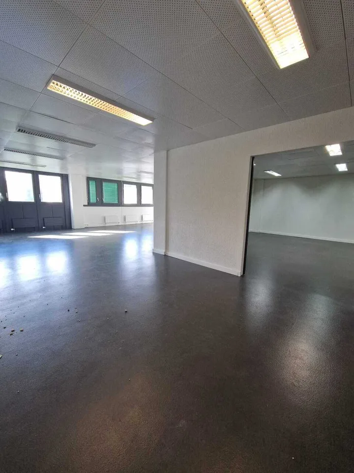 Locale commerciale, superficie ufficio - 124m2 - 1027 Lonay