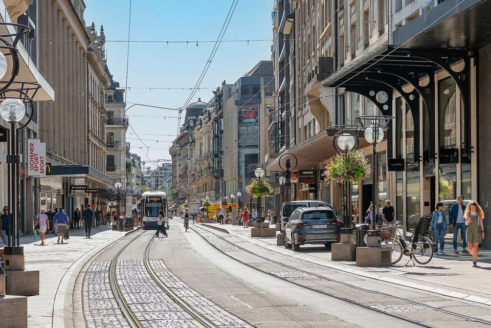 Exclusive, independent and high-end building for rent in the heart of Geneva