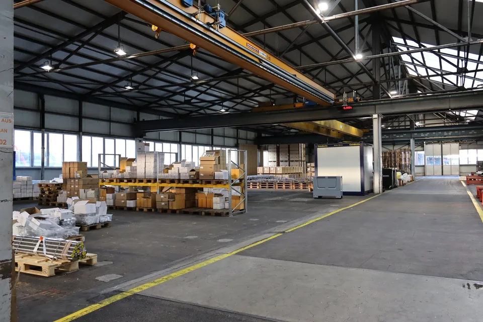 Spazio di produzione e magazzino nella zona industriale di Dietikon