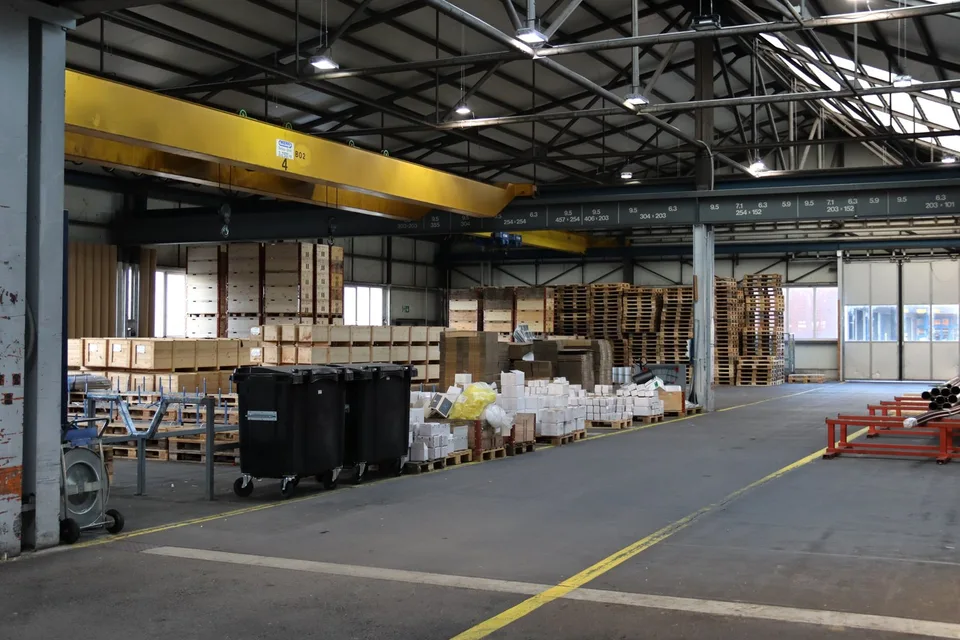 Spazio di produzione e magazzino nella zona industriale di Dietikon