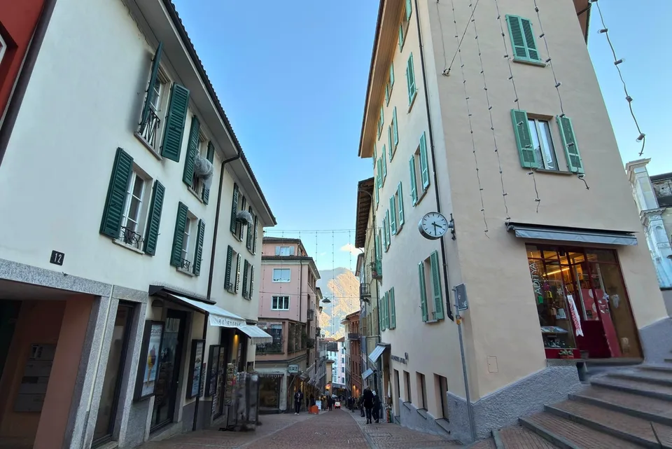 AMPIO APPARTAMENTO DI PREGIO NEL CUORE DI LUGANO
