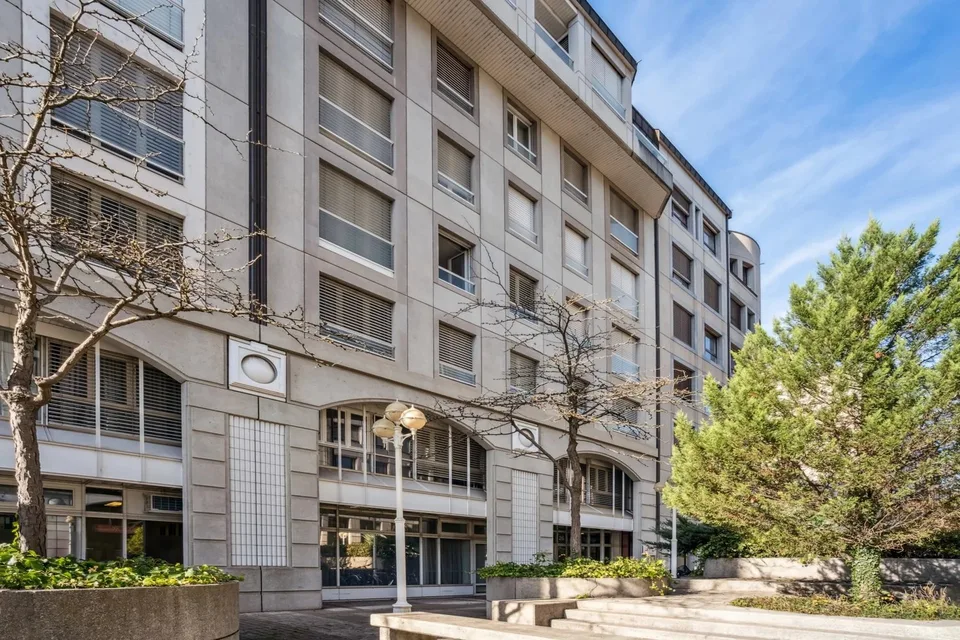 Bureaux entièrement rénovés en attique avec 2 terrasses