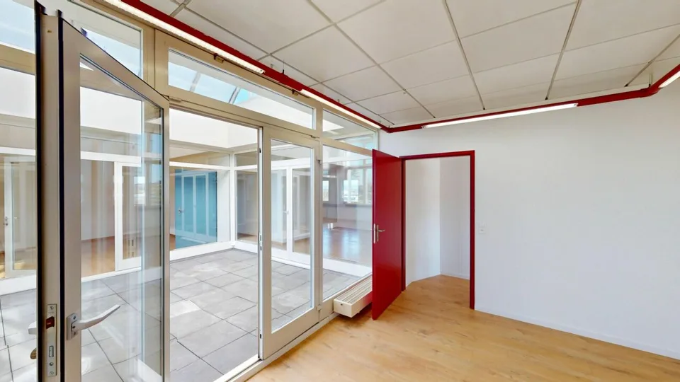 Office premises on the attic floor – photo 9 of 12