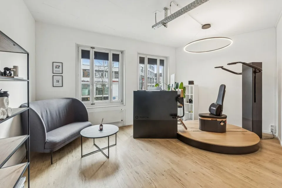 Moderne und lichtdurchflutete Fitness- Studio- oder Bürofläche in zentraler Lage gleich beim Bahnhof Winterthur – Foto 9 von 15