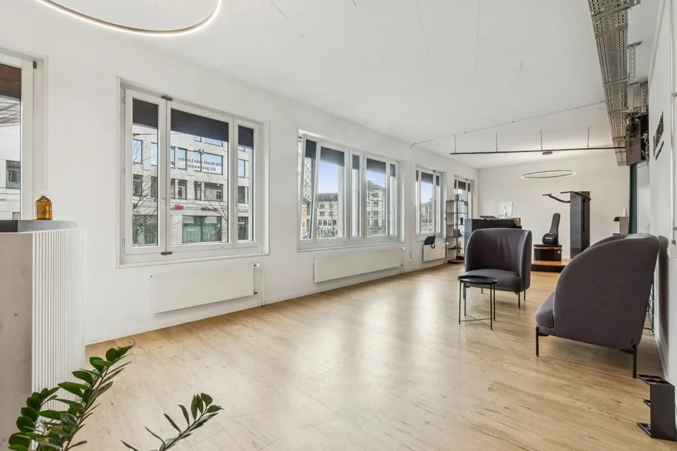 Studio di fitness o spazio ufficio moderno e luminoso in posizione centrale vicino alla stazione di Winterthur