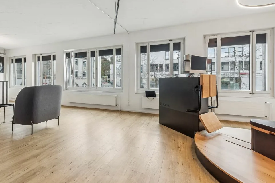 Moderne und lichtdurchflutete Fitness- Studio- oder Bürofläche in zentraler Lage gleich beim Bahnhof Winterthur – Foto 8 von 15