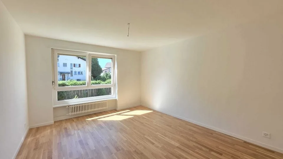 Prächtige 4-Zimmer-Wohnung, komplett renoviert, mit Balkon
