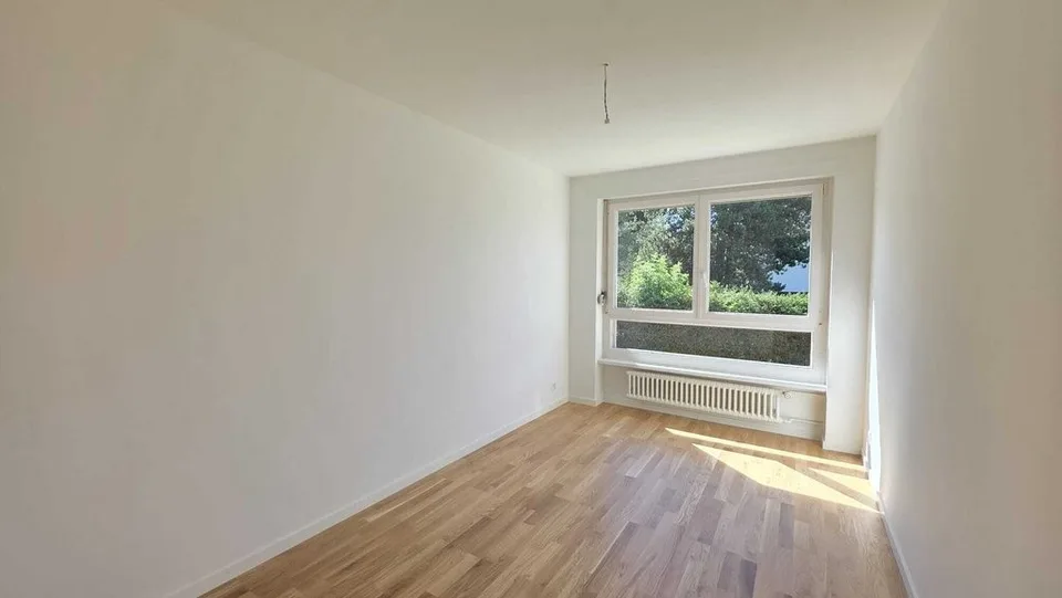 Prächtige 4-Zimmer-Wohnung, komplett renoviert, mit Balkon