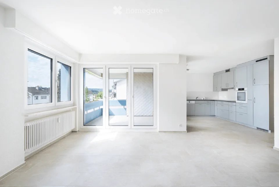 Frisch renovierte 3-Zimmer-Wohnung mit zwei Balkonen und schöner Weitsicht