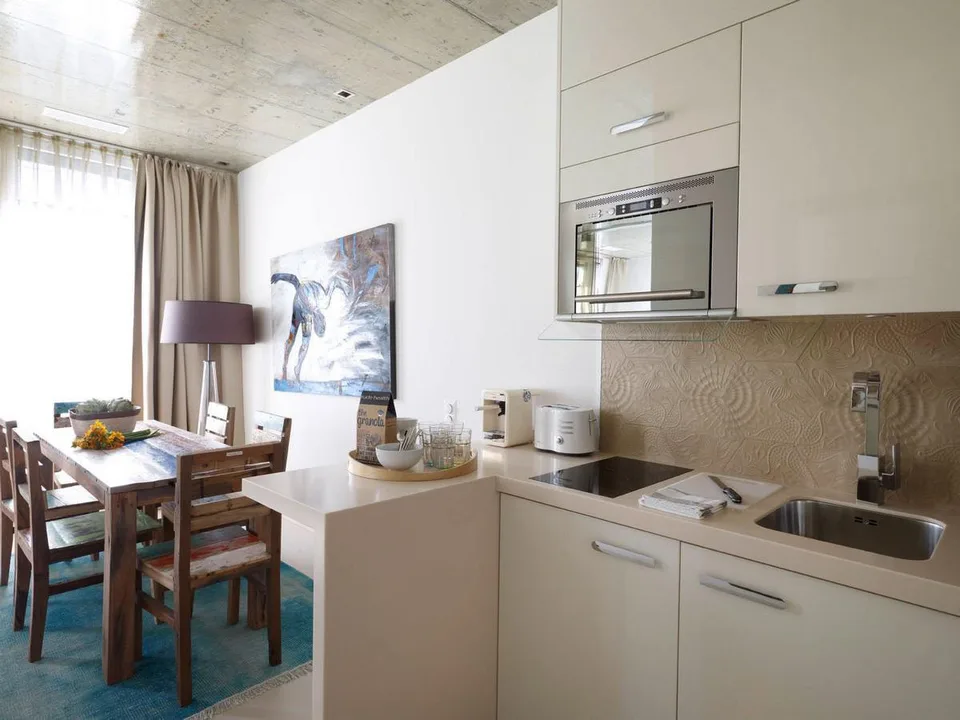 Studio Senior, Kitchenette - Serviced Apartment with Weekly Housekeeping Included – photo 7 of 32