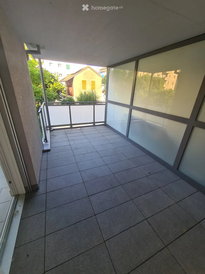 Monolocale, garage e posto auto esterno a Fully