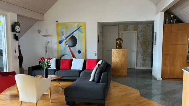 Grosszügige 4-.5 Zimmer-Dachwohnung zur Miete in Stäfa