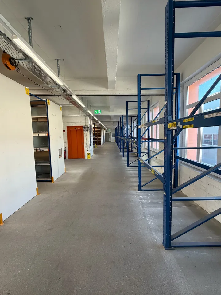 400 m2 di spazio di stoccaggio 1° piano - Güterstrasse 17, 3008 Berna