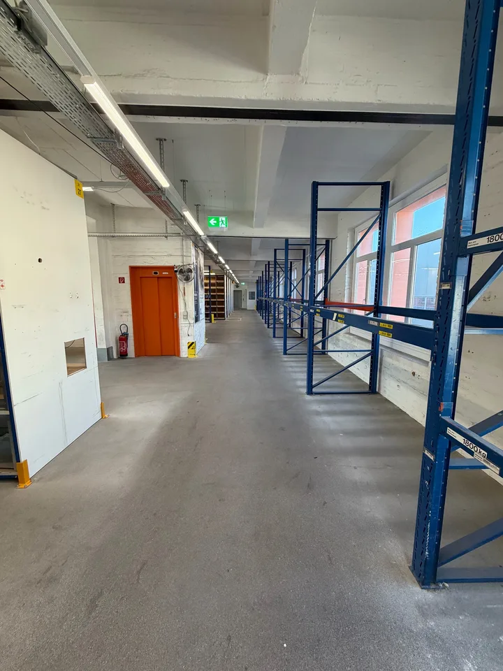 400 m2 di spazio di stoccaggio 1° piano - Güterstrasse 17, 3008 Berna