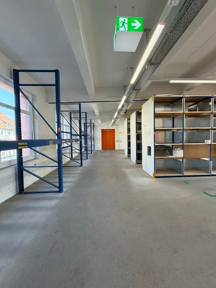 400 m2 di spazio di stoccaggio 1° piano - Güterstrasse 17, 3008 Berna